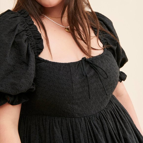 Selkie Beach Day Dress in Caviar Eyelet Lace - Picture 2 of 8